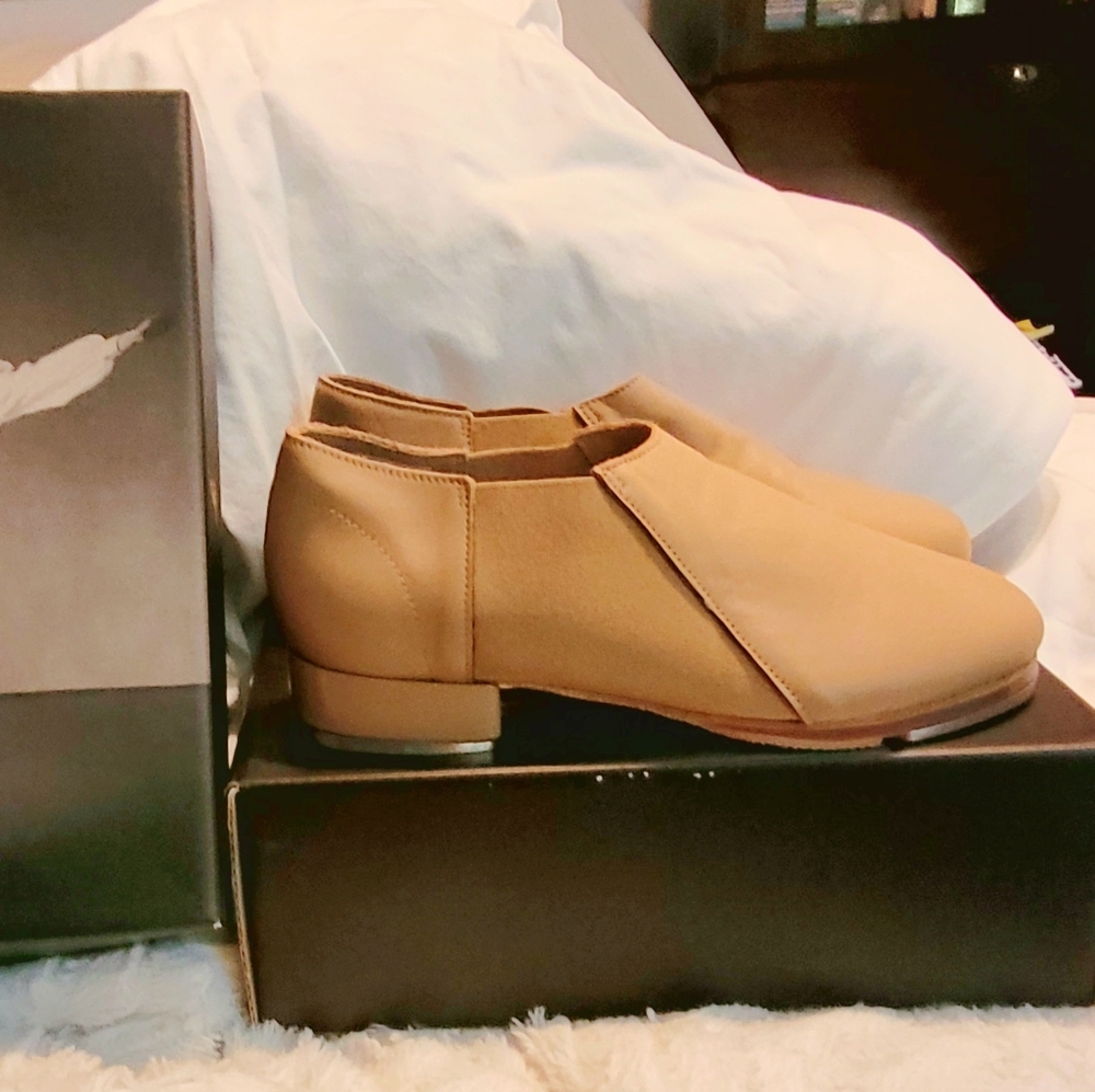 Leo Women's Slip-on Jazz Tap Shoe Tan Size 7.5M